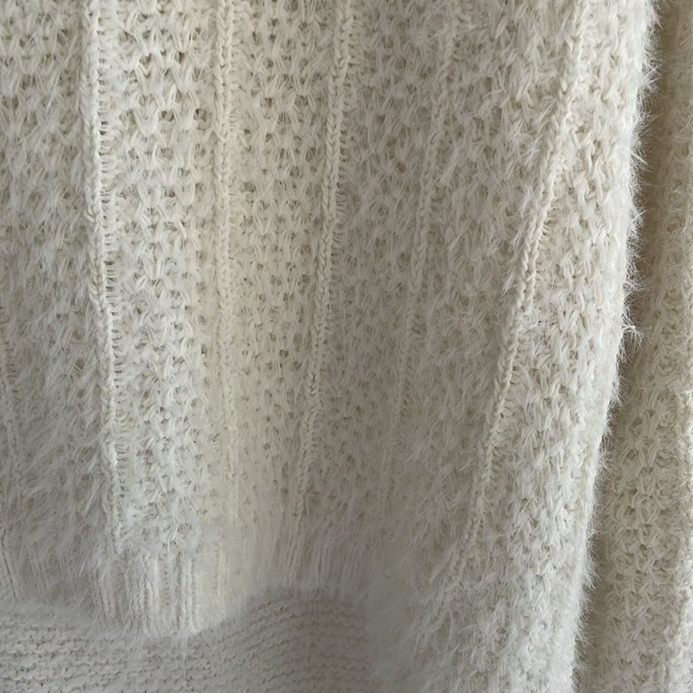Derek❤️heart white fuzzy sweater. Size large - Picture 5 of 8